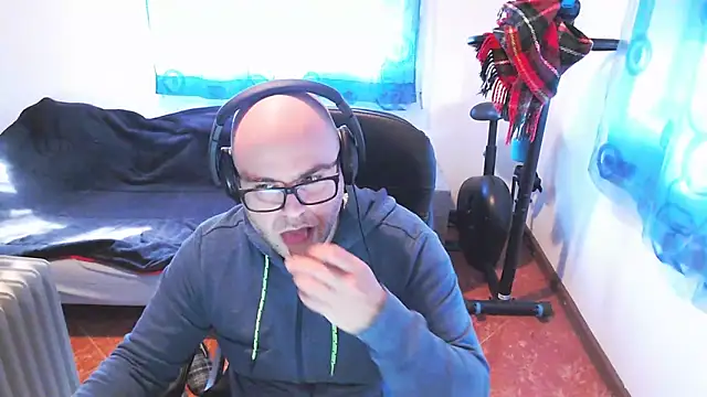 ravingr4d4 online show from February 19, 3:27 pm