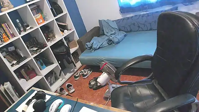 ravingr4d4 online show from September 18, 8:05 am