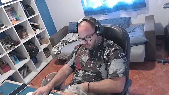 ravingr4d4 online show from September 24, 8:50 am