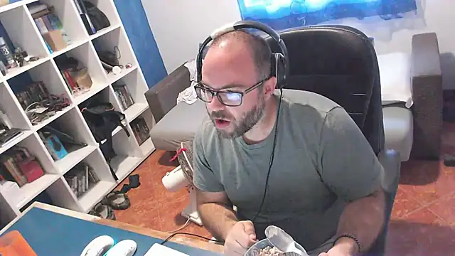 ravingr4d4 online show from October 1, 8:09 am