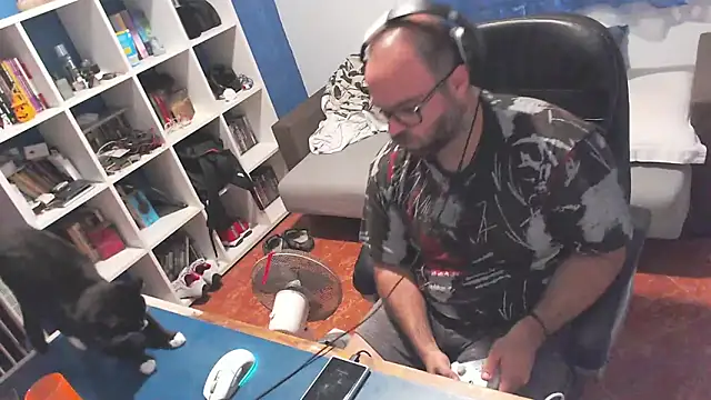 ravingr4d4 online show from October 6, 9:34 pm