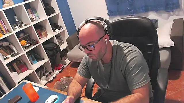 ravingr4d4 online show from October 12, 7:57 pm