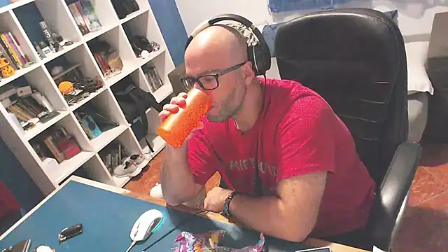 ravingr4d4 online show from October 13, 10:10 pm