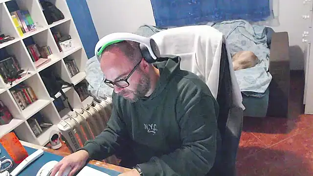 ravingr4d4 online show from January 6, 10:01 pm