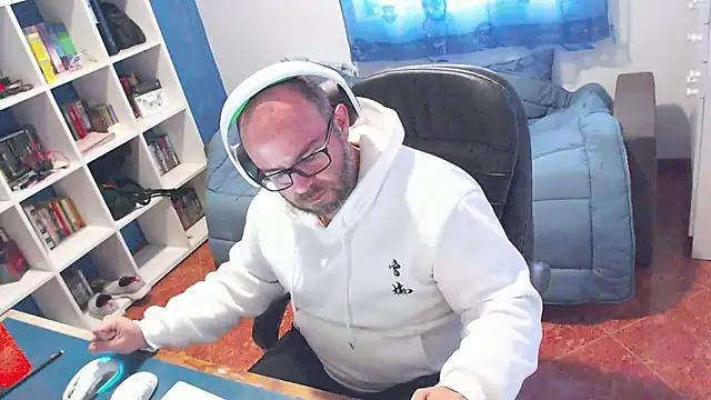 ravingr4d4 online show from January 8, 11:45 am