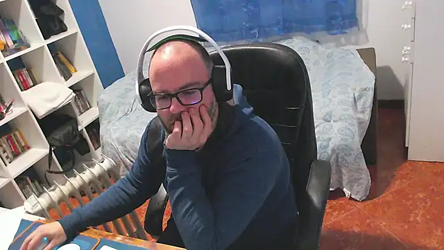 ravingr4d4 online show from February 10, 9:02 am