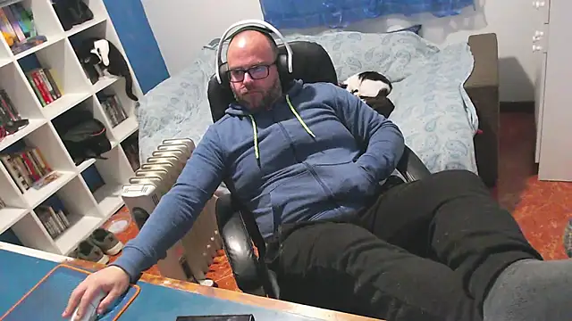 ravingr4d4 online show from February 10, 10:14 pm