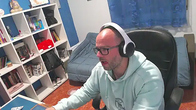 ravingr4d4 online show from May 3, 8:26 pm