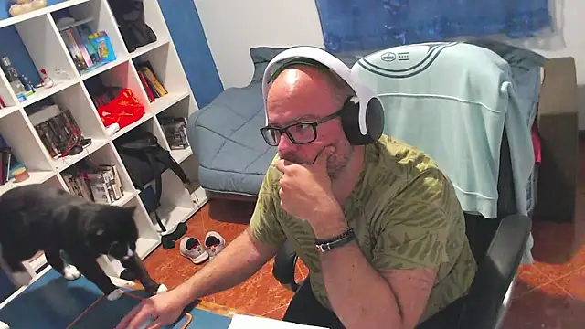 ravingr4d4 online show from May 5, 9:23 pm
