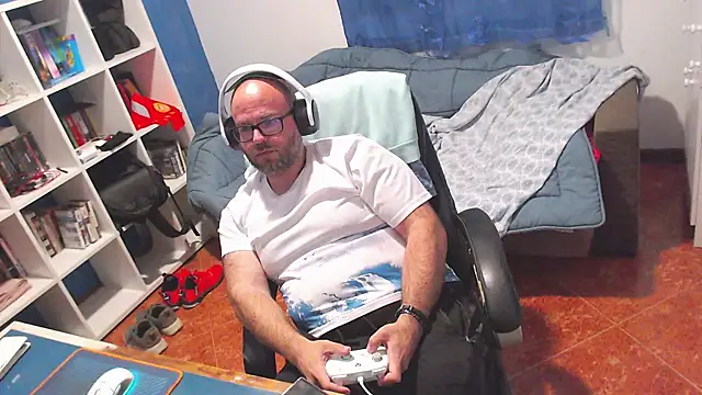 ravingr4d4 online show from May 12, 9:12 pm