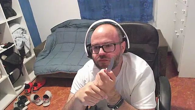 ravingr4d4 online show from May 14, 8:59 pm