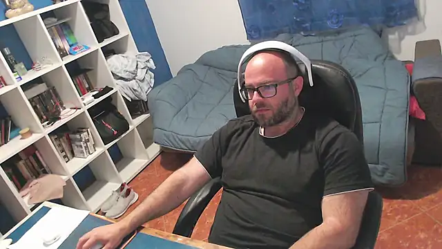 ravingr4d4 online show from May 17, 8:49 pm