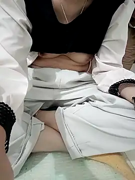 SweetGirl2k2 online show from October 26, 9:37 am