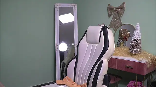 CelineConner online show from December 13, 5:05 am