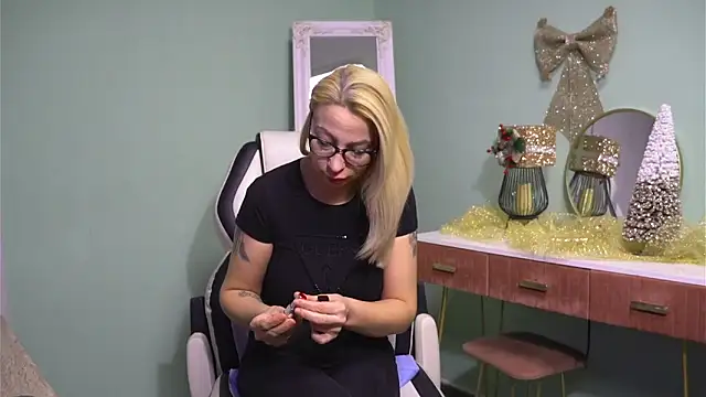 CelineConner online show from December 17, 5:07 am