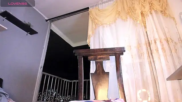 kaamilah online show from December 13, 9:24 am