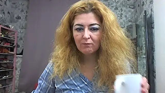 Snapshot of Helen1974 chatting on December 19, 1:01 am Helen1974 online show from December 19, 1:01 am