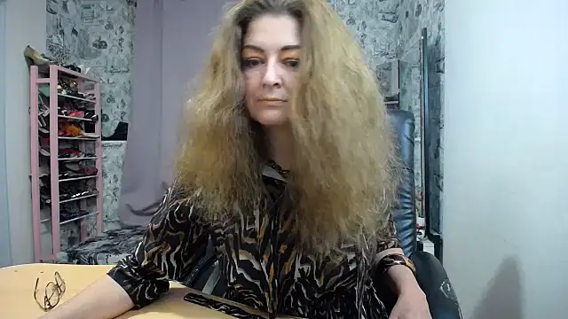 Snapshot of Helen1974 chatting on January 10, 5:15 pm Helen1974 online show from January 10, 5:15 pm