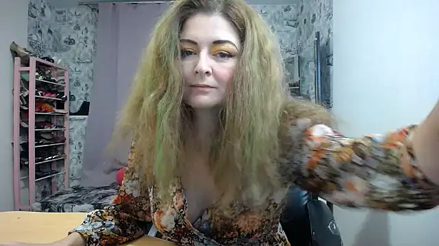 Snapshot of Helen1974 chatting on January 11, 7:30 pm Helen1974 online show from January 11, 7:30 pm