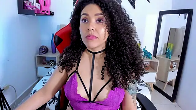 Zoe Gruber online show from December 14, 1:39 am