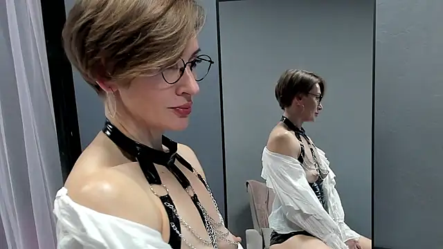 Snapshot of Dorothy_Meyer chatting on January 6, 8:40 am Dorothy Meyer online show from January 6, 8:40 am