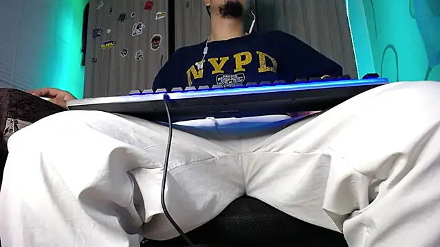 zacwatson  online show from December 2, 3:36 pm