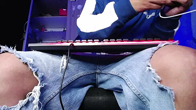 zacwatson  online show from October 12, 1:59 am