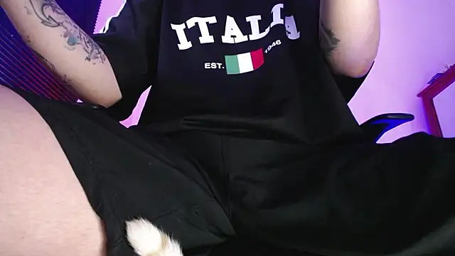 zacwatson  online show from March 9, 7:51 pm