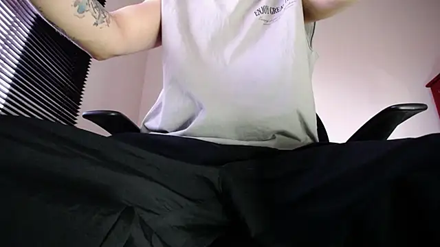 Snapshot of zacwatson_ chatting on April 15, 10:32 pm zacwatson online show from April 15, 10:32 pm