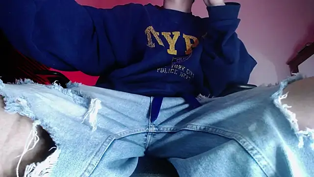Snapshot of zacwatson_ chatting on April 24, 11:07 pm zacwatson online show from April 24, 11:07 pm