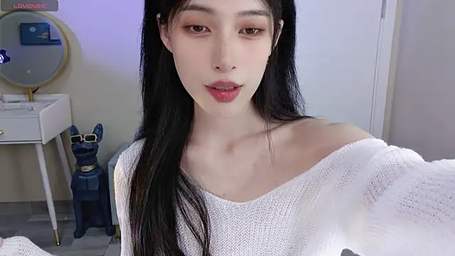 Snapshot of Aurora_99 chatting on December 18, 1:23 pm Aurora 99 online show from December 18, 1:23 pm