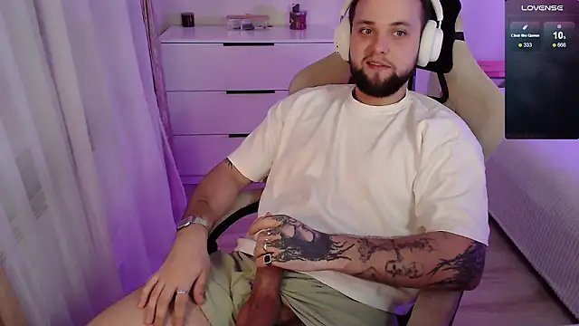 Snapshot of ChillyXO chatting on February 14, 2:41 am ChillyXO online show from February 14, 2:41 am