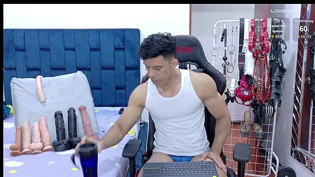 JoseRumbero26 online show from April 2, 12:47 pm