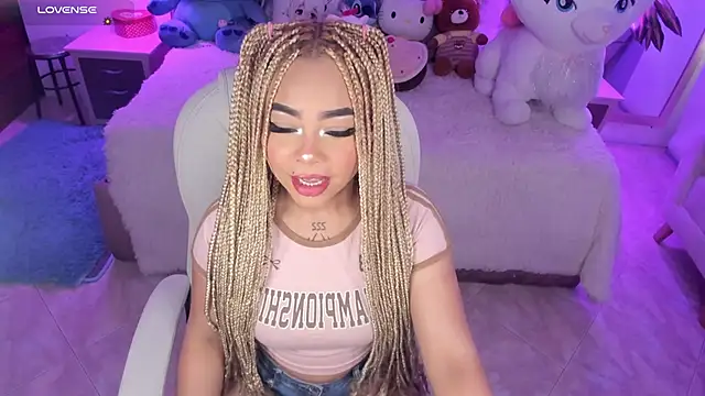 Snapshot of conny__curly chatting on January 27, 1:30 pm conny curly online show from January 27, 1:30 pm