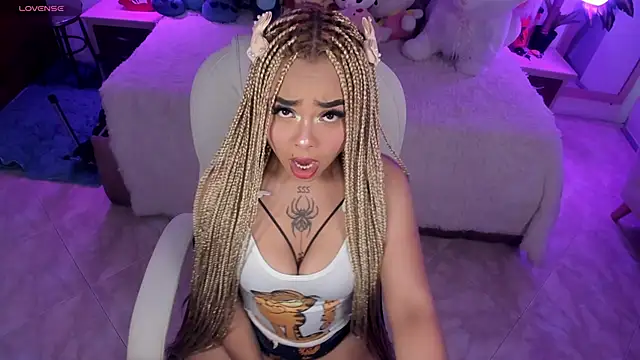 Snapshot of conny__curly chatting on February 1, 1:09 pm conny curly online show from February 1, 1:09 pm