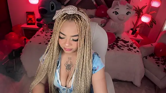 Snapshot of conny__curly chatting on February 7, 1:32 pm conny curly online show from February 7, 1:32 pm