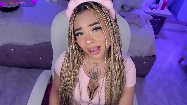 Snapshot of conny__curly chatting on March 18, 1:20 pm conny curly online show from March 18, 1:20 pm