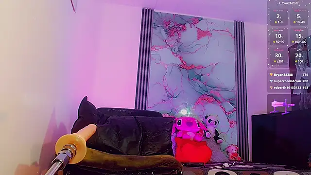 Snapshot of _ChanellR_ chatting on October 8, 7:33 pm ChanellR online show from October 8, 7:33 pm