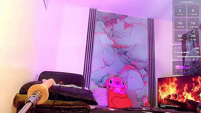 Snapshot of _ChanellR_ chatting on October 17, 11:02 am ChanellR online show from October 17, 11:02 am