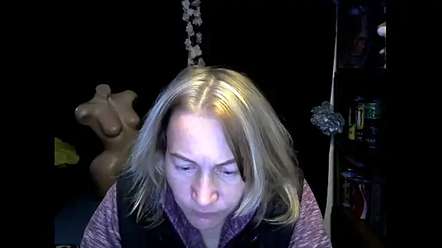 wLESLYMOSw online show from October 16, 8:15 am