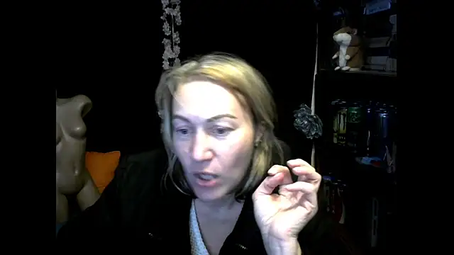 wLESLYMOSw online show from October 31, 5:14 pm