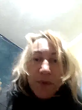 wLESLYMOSw online show from November 23, 6:52 pm