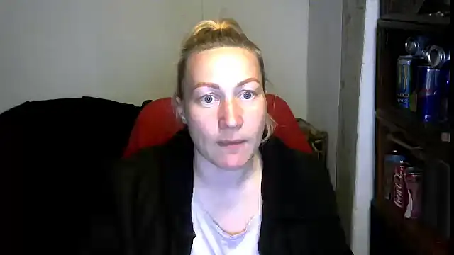 Snapshot of wLESLYMOSw chatting on April 17, 6:33 pm wLESLYMOSw online show from April 17, 6:33 pm