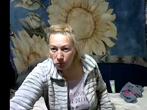 Snapshot of wLESLYMOSw chatting on April 19, 7:05 pm wLESLYMOSw online show from April 19, 7:05 pm