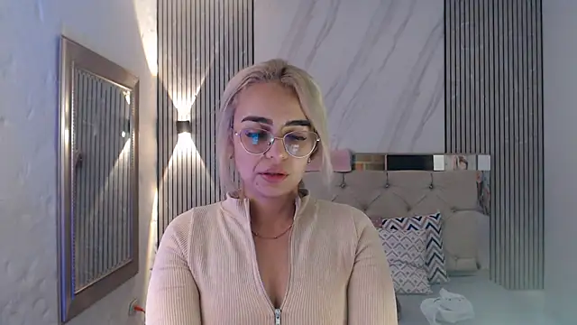 ashley  tylor online show from February 6, 1:32 am