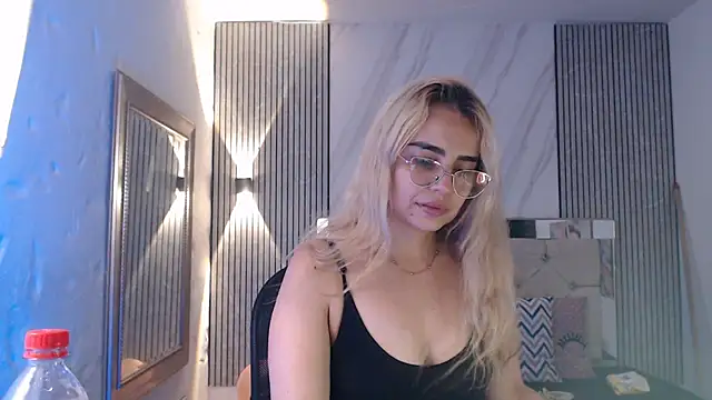 ashley  tylor online show from May 11, 9:01 pm