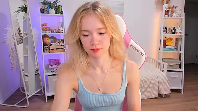 Snapshot of Lily_Young chatting on February 1, 3:19 am Lily Young online show from February 1, 3:19 am