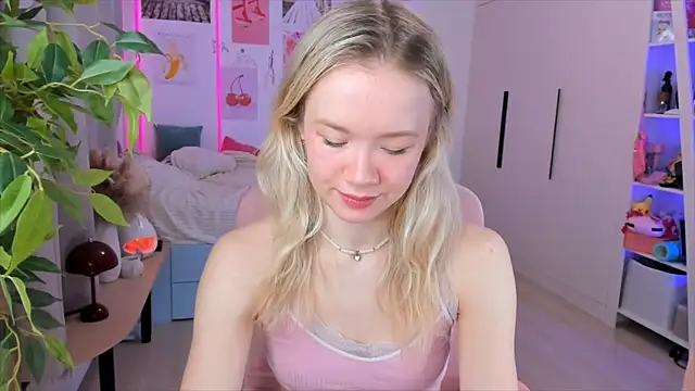 Lily Young online show from February 24, 4:43 am