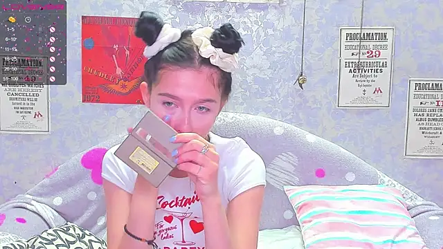 Snapshot of Vanessa_Florence chatting on December 8, 1:24 am Vanessa Florence online show from December 8, 1:24 am