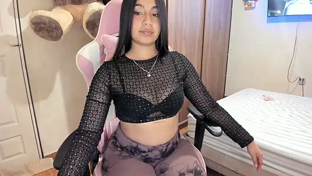 Snapshot of julieth_hot69 chatting on March 31, 4:57 am julieth hot69 online show from March 31, 4:57 am